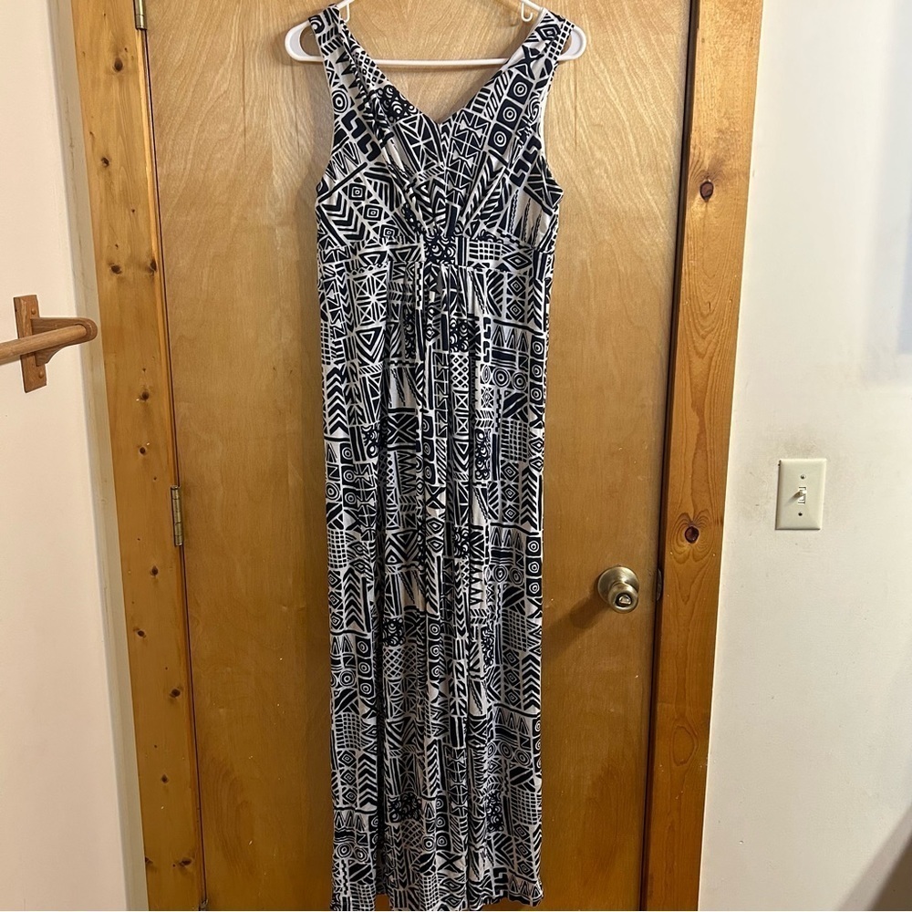 Loft women’s Maxi dress black and light gray size Medium